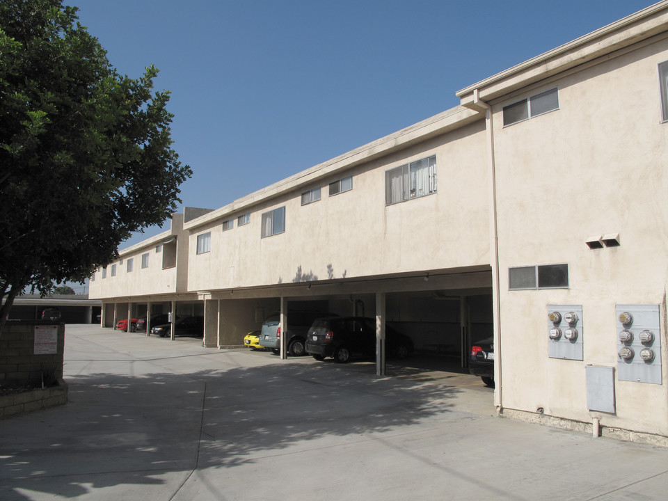 Ramona Apartments in Bellflower, CA - Building Photo