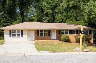 130 Rosewood Dr in Dallas, GA - Building Photo
