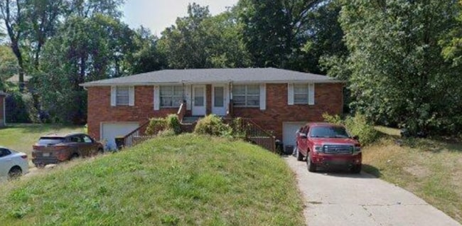 property at 5136-5138 N Oakley Ave