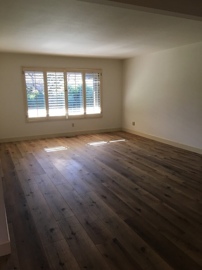 240 Albert Ct in Healdsburg, CA - Building Photo - Building Photo