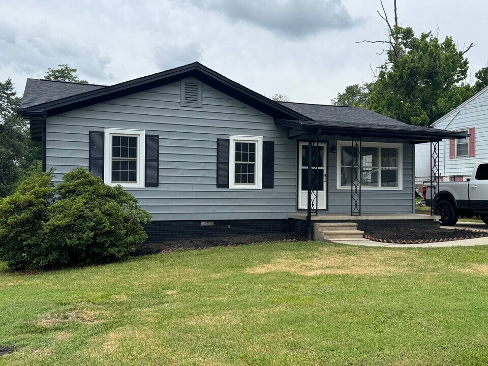214 Border St in Burlington, NC - Building Photo