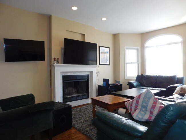 1434 W Irving Park Rd-Unit -1 in Chicago, IL - Building Photo - Building Photo