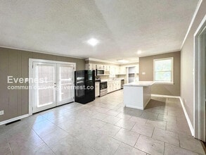 825 W South St in Hernando, MS - Foto de edificio - Building Photo