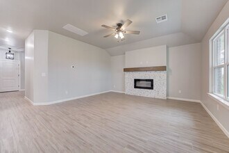 560 Hackberry Ln in Washington, OK - Building Photo - Building Photo
