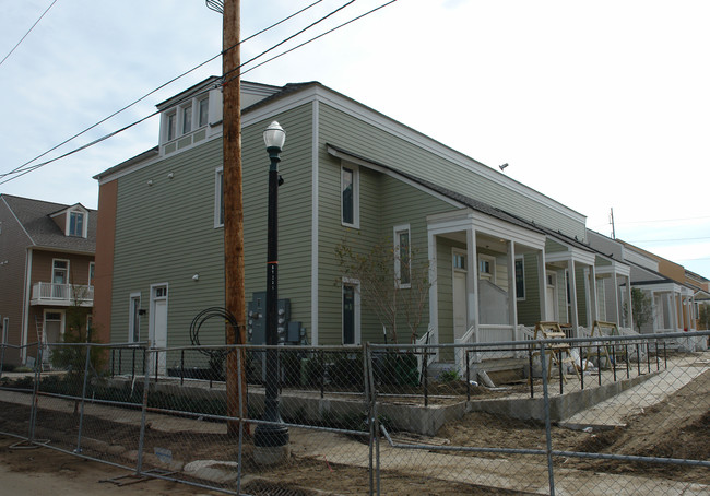 743 Adele Dr in New Orleans, LA - Foto de edificio - Building Photo