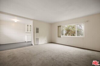 161 W Channel Rd in Santa Monica, CA - Foto de edificio - Building Photo