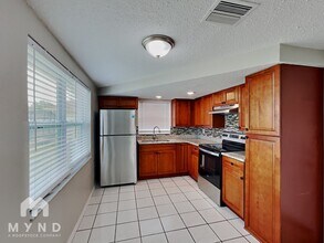 9724 Lakeside Ln in Port Richey, FL - Building Photo - Building Photo
