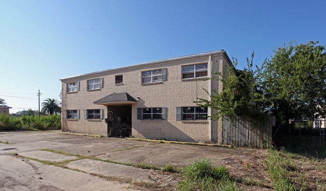 6022 N Derbigny St in New Orleans, LA - Foto de edificio - Building Photo