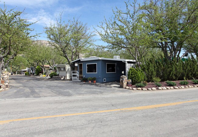 448 Scodie in Kernville, CA - Foto de edificio - Building Photo