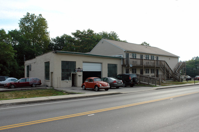 365-369 W Elm St in Conshohocken, PA - Foto de edificio - Building Photo