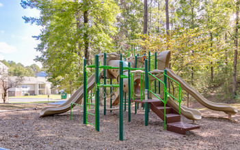 The Landing on Emerald Pointe in Birmingham, AL - Building Photo - Building Photo