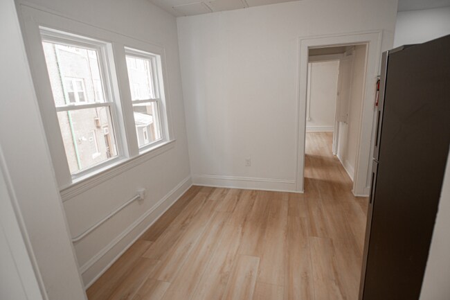 1388 W 83rd St, Unit 311 in Cleveland, OH - Building Photo - Building Photo