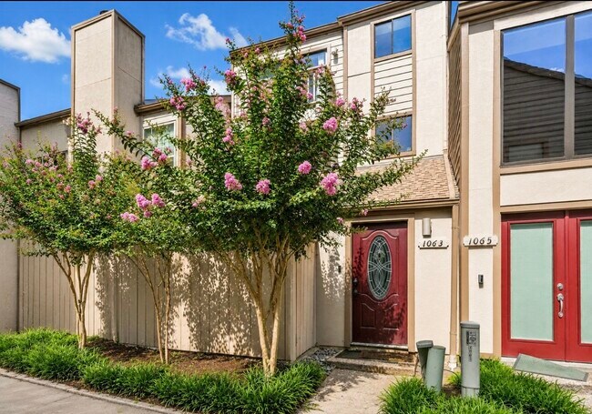 property at 1063 Country Pl Dr