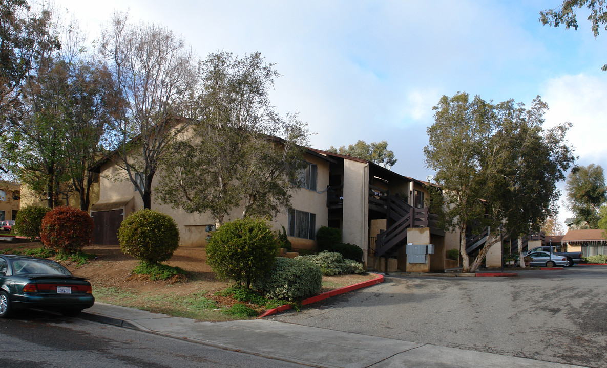 725 Alturas Ln in Fallbrook, CA - Building Photo