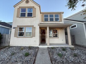 2527 N Village Dr in Santa Rosa, CA - Building Photo