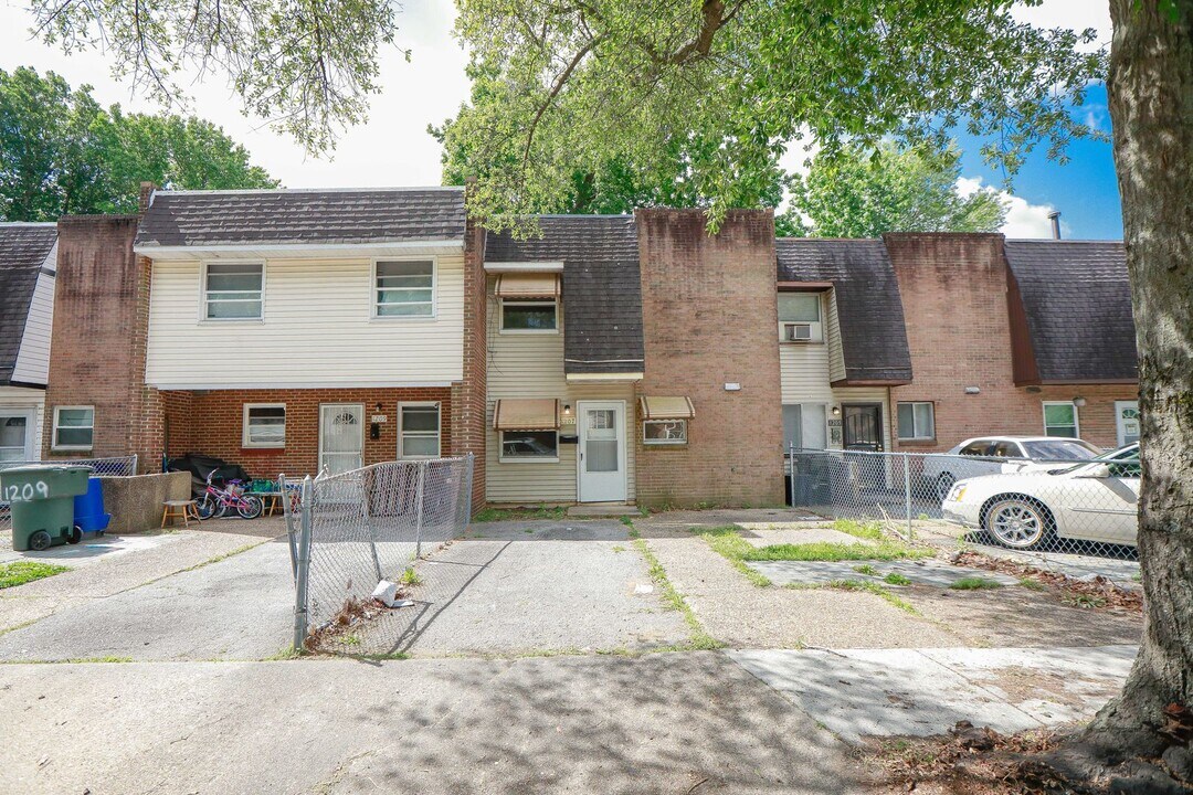 1207 Bunsen Ct in Norfolk, VA - Building Photo