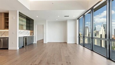 315 S Cesar Chavez Blvd-Unit -1904 in Dallas, TX - Building Photo - Building Photo