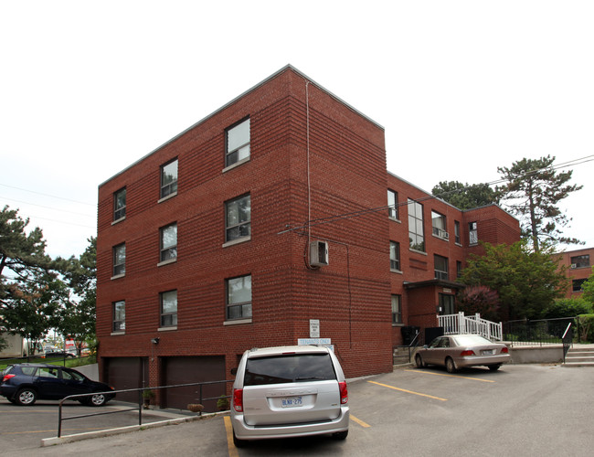 27 Brentcliffe Rd in Toronto, ON - Building Photo - Primary Photo