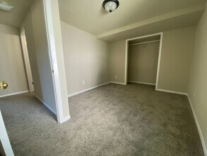 5000 Hickman Rd in Des Moines, IA - Building Photo - Building Photo
