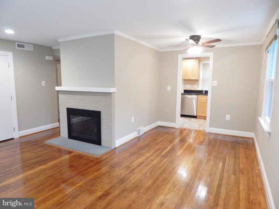 2349 Woodland Rd in Roslyn, PA - Building Photo