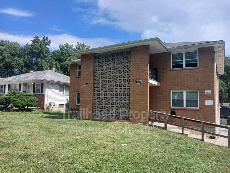 3325 S Oxford Ave in Independence, MO - Building Photo