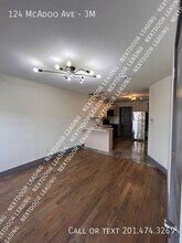 124 McAdoo Ave in Jersey City, NJ - Building Photo - Building Photo