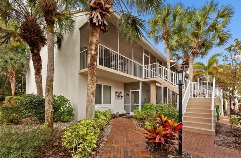 2325 Hidden Lake Dr in Naples, FL - Building Photo