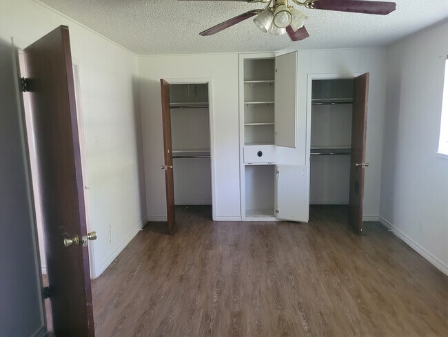 663 W Oak St in Stephenville, TX - Building Photo - Building Photo