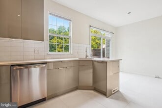 11479 Carriage Gate Ct in Fairfax, VA - Building Photo - Building Photo