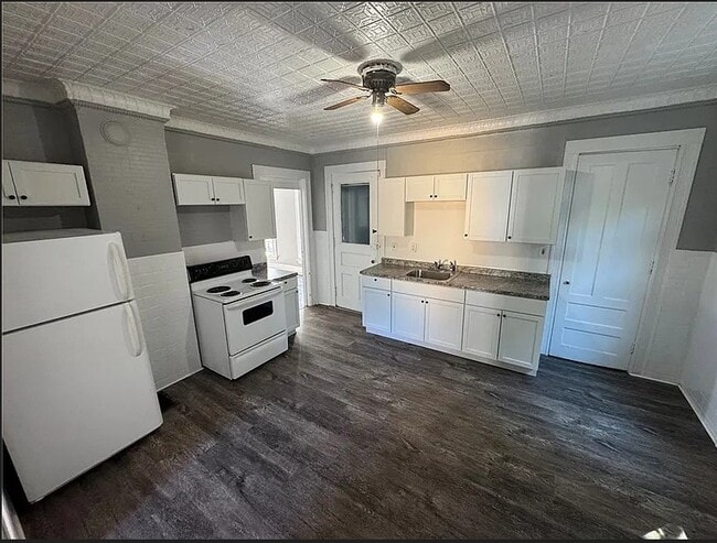 75 Van Stallen St in Rochester, NY - Building Photo - Building Photo