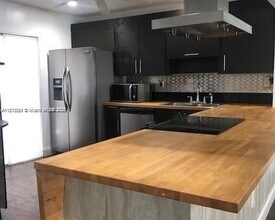 2972 NW 67th Ct in Fort Lauderdale, FL - Building Photo - Building Photo