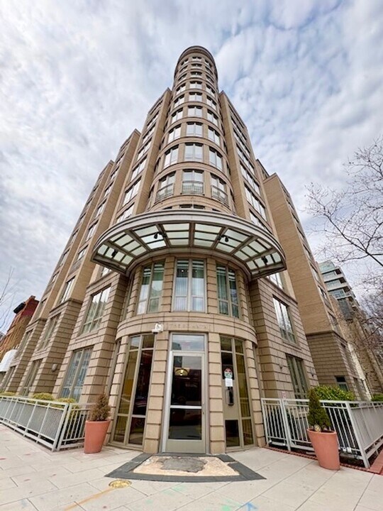 301 Massachusetts Ave NW in Washington, DC - Foto de edificio