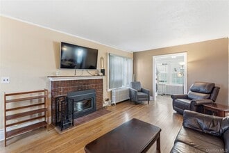 58 Hartsdale Rd in Elmsford, NY - Building Photo - Building Photo