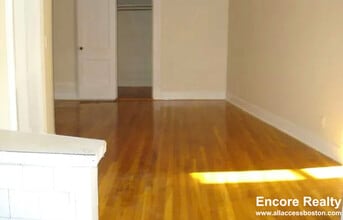 126 Warren St in Boston, MA - Building Photo - Building Photo