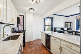 5300 S Shore Dr in Chicago, IL - Building Photo - Building Photo