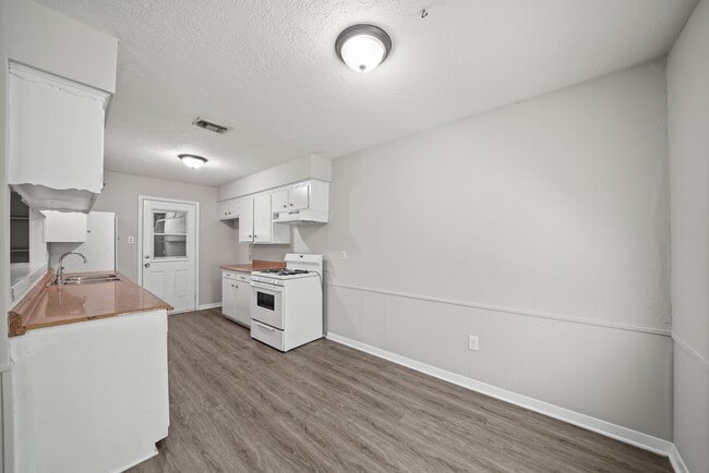 5232 Cottonwood Cir in Dickinson, TX - Building Photo - Building Photo