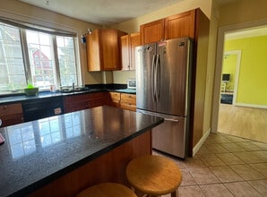 27R Albion St, Unit 2 in Somerville, MA - Building Photo - Building Photo