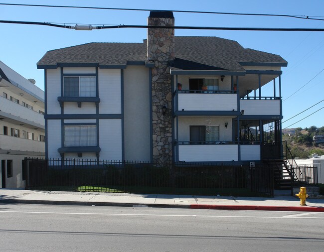 10133 Tujunga Canyon Blvd in Tujunga, CA - Foto de edificio - Building Photo