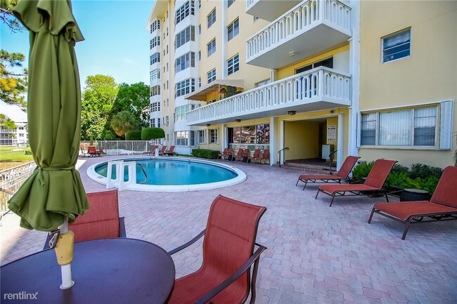 2500 NE 48th Ln in Fort Lauderdale, FL - Building Photo - Building Photo