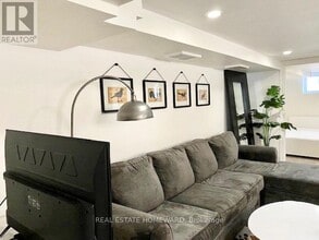 457 Mortimer Ave in Toronto, ON - Building Photo - Building Photo