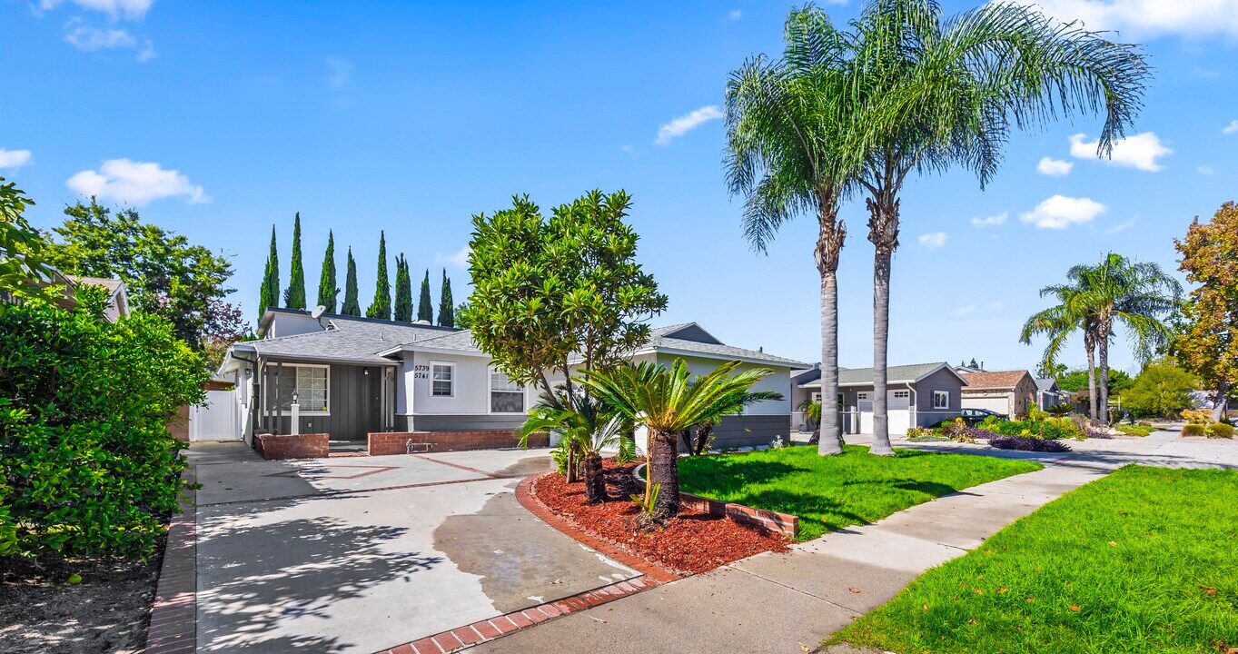 5739 Simpson Ave in Valley Village, CA - Foto de edificio
