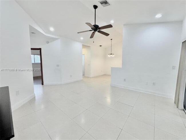 16320 Malibu Dr in Weston, FL - Building Photo - Building Photo