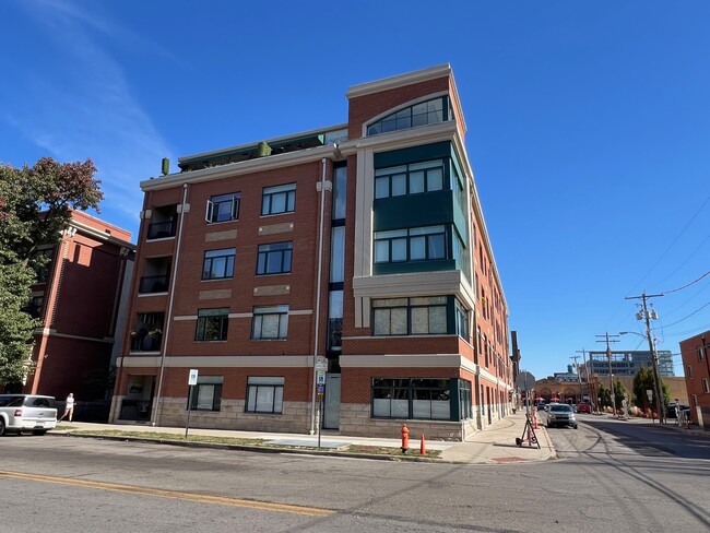 34 W Poplar Ave in Columbus, OH - Foto de edificio - Building Photo