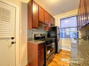 1031 Dempster St in Evanston, IL - Building Photo - Building Photo