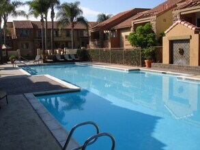 15353 Maturin Dr, Unit Villa Taviana in San Diego, CA - Foto de edificio - Building Photo