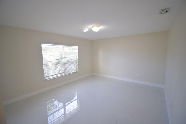 2198 SW Cameo Blvd in Port St. Lucie, FL - Building Photo - Building Photo