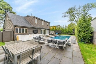 536 Oxford Rd in Cedarhurst, NY - Building Photo - Building Photo