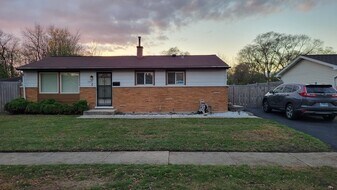 16604 Oxford Dr in Markham, IL - Building Photo