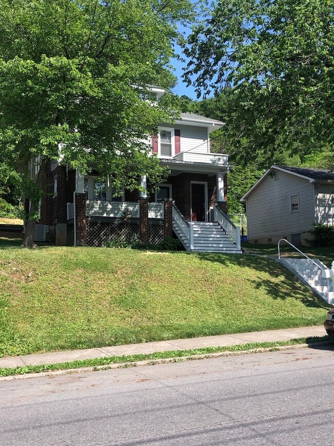 property at 1330 Belleview Ave SE