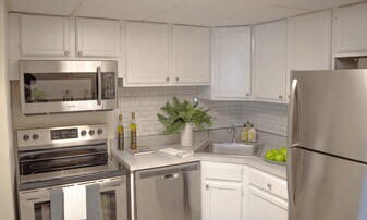 Dutch Village Apartments in Kingston, NY - Building Photo